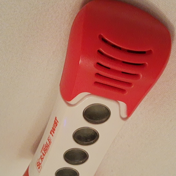 Scrabble Twist Electronic Word Game with Lights Sounds or Play In Silent Mode - Picture 4 of 9